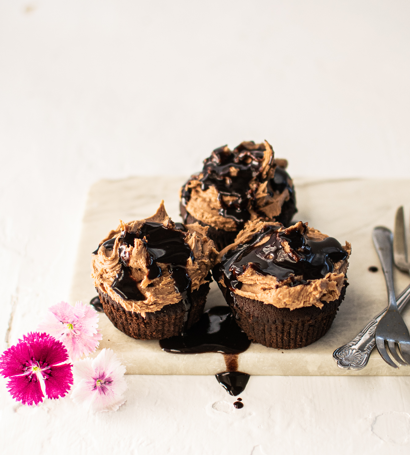 CHOCOLATE GANACHE CUPCAKES