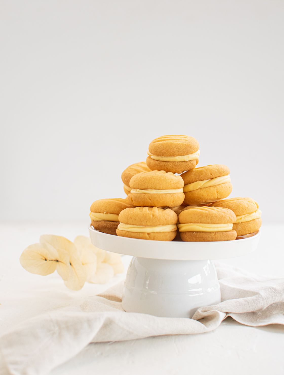 AUNTY VI’S CUSTARD CREAMS