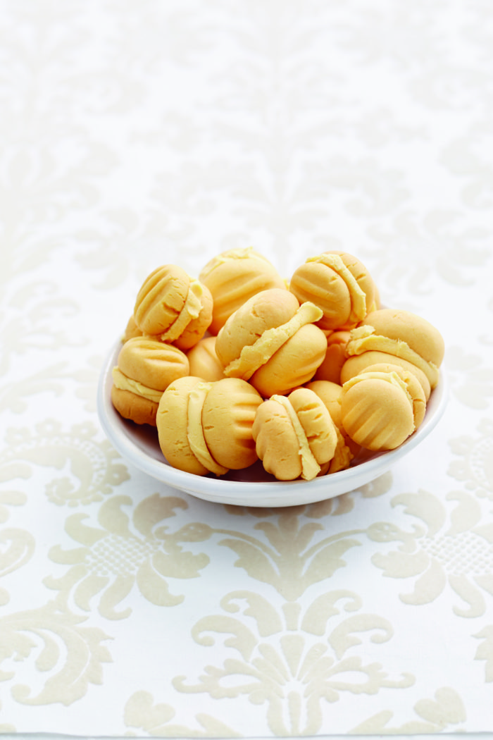 AUNTY VI’S CUSTARD CREAMS