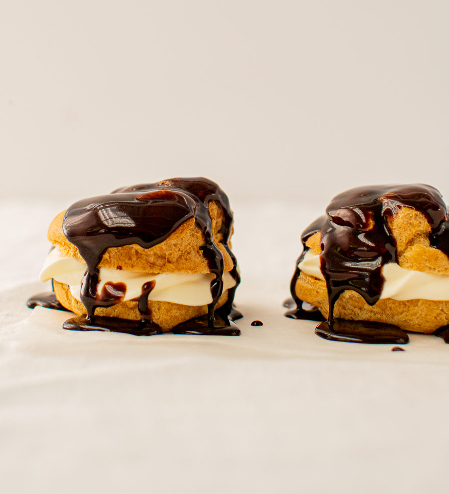 CREAM PUFFS WITH CHOCOLATE GLAZE